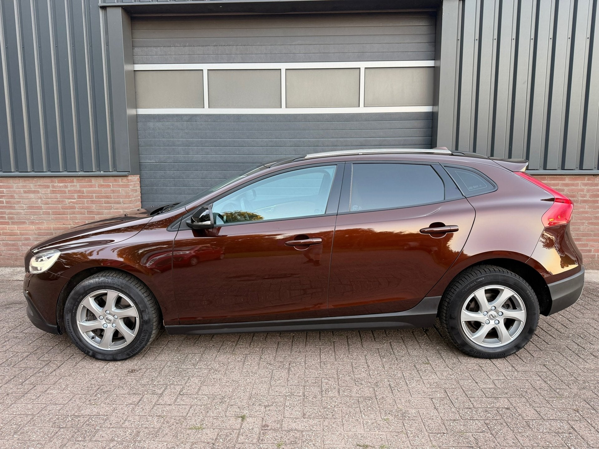 Volvo V40 CROSS COUNTRY 1.5 T3 152PK Summum Leder PDC voor +, Leder, Bedrijf, 152 pk, Lichtsensor