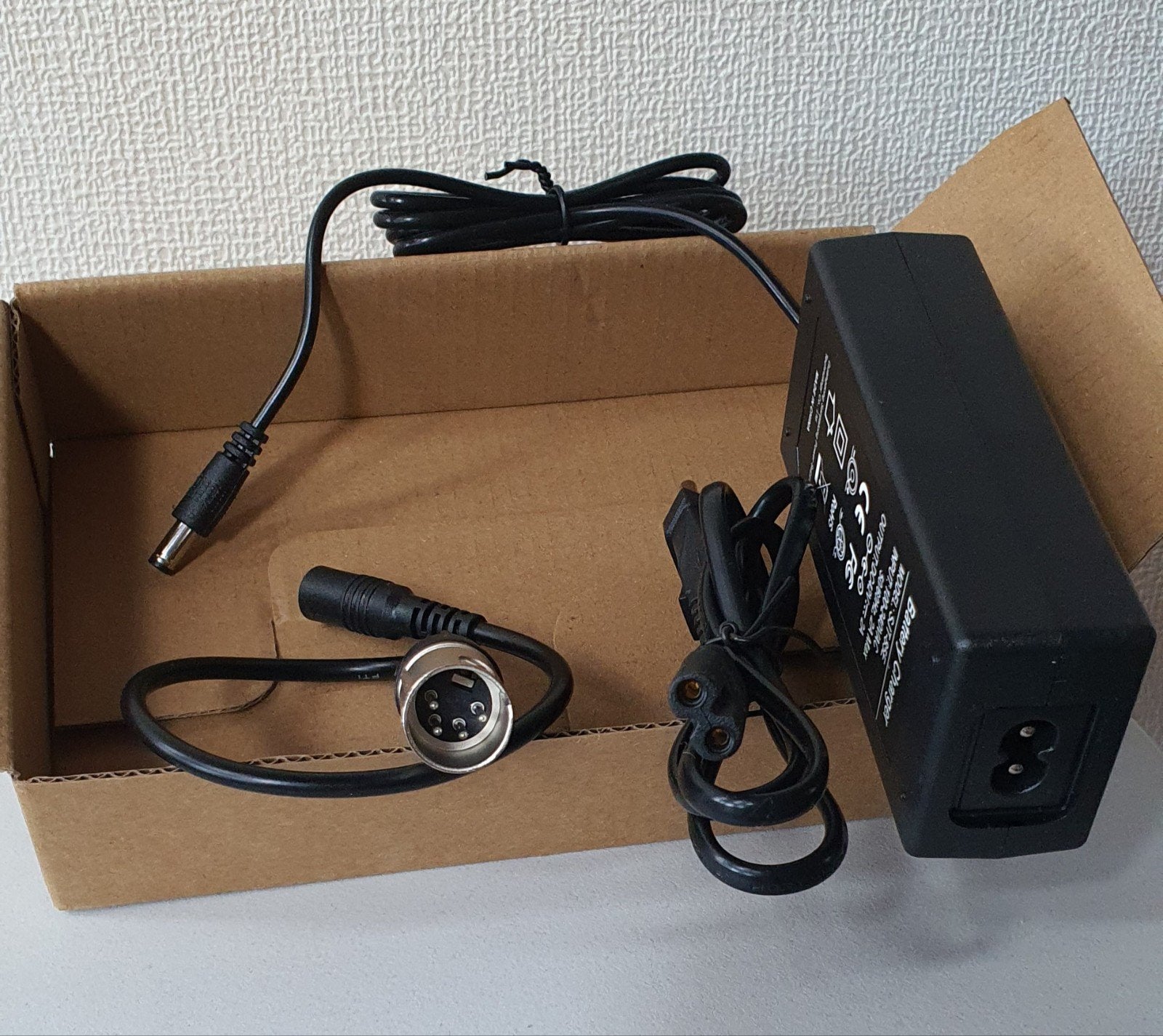 Nieuwe 4-pins oplader voor elektrische fiets 42V 2A, Nieuw