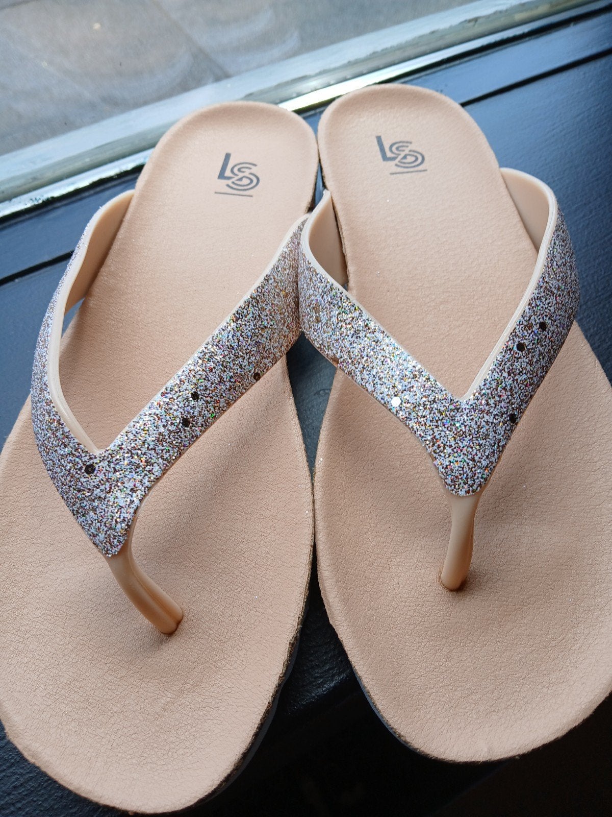 Nieuwe teenslipper zilver- rose maat 38, Kleding | Dames, Ophalen of Verzenden, Nieuw, Roze, Sneakers of Gympen