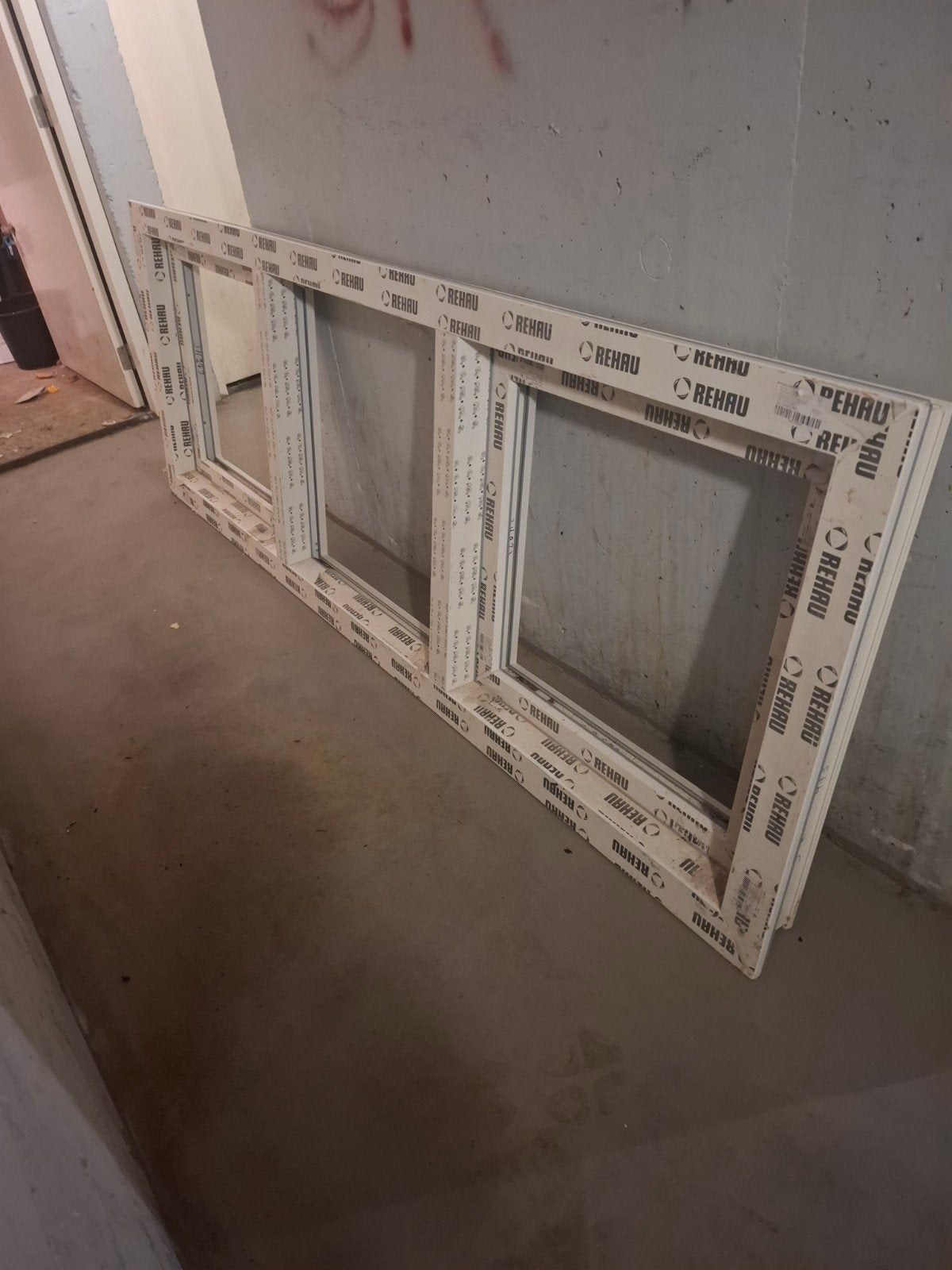 2 Grote  kozijnen  met ruiten incl beslag, Ophalen, Kunststof, Dakkapel, 225 cm of meer