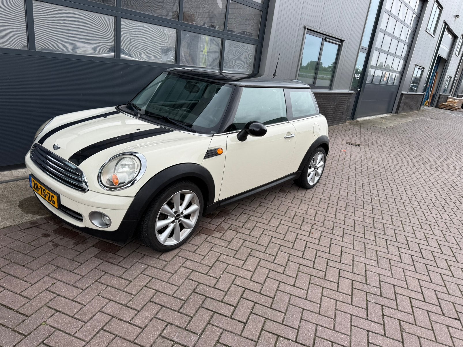 Mini 1.6 Cooper 2007 Wit aitco 6 bak, Voorwielaandrijving, 750 kg, 4 cilinders, 4 stoelen