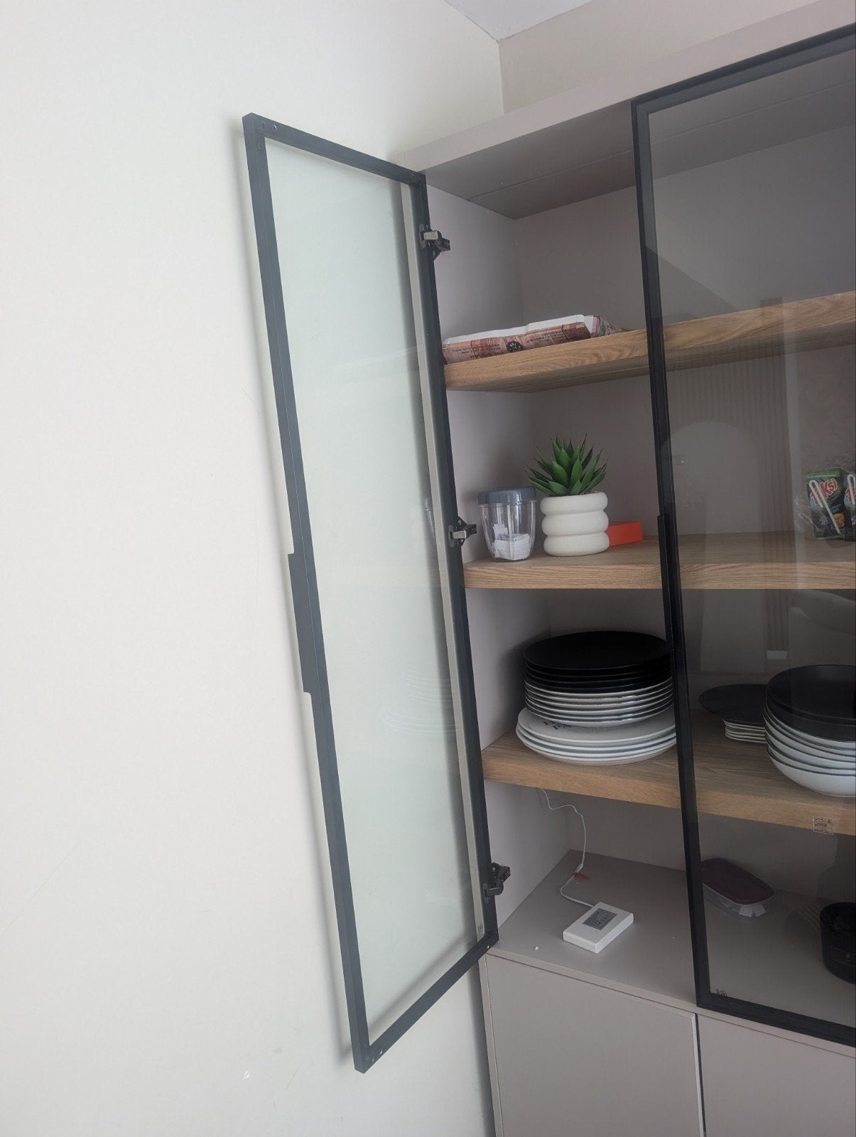 Moderne Vitrinekast met Glazen Deuren en Houten Planken, Ophalen, 200 cm of meer, Nieuw, 50 tot 100 cm