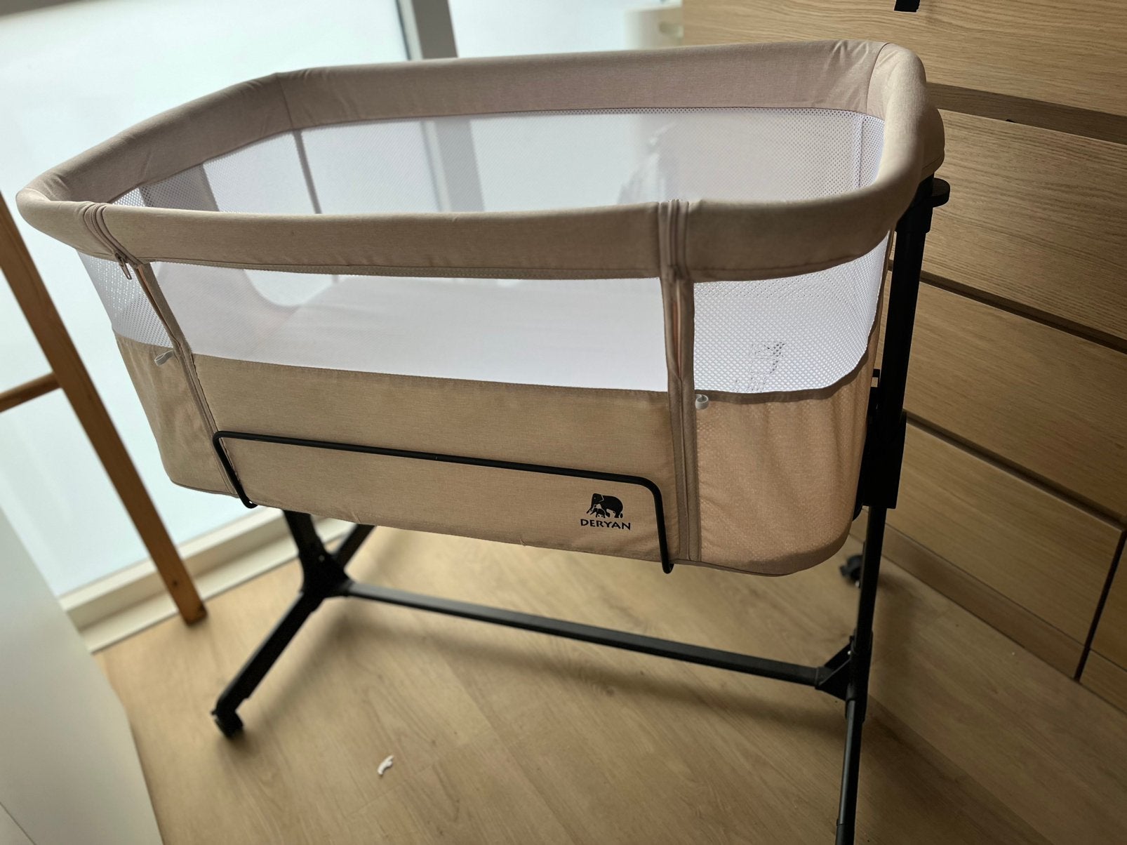 Co sleeper, co-sleeper, deryan beige, Kinderen en Baby's, Babywiegjes en Ledikanten, Ophalen, Zo goed als nieuw, Wieg