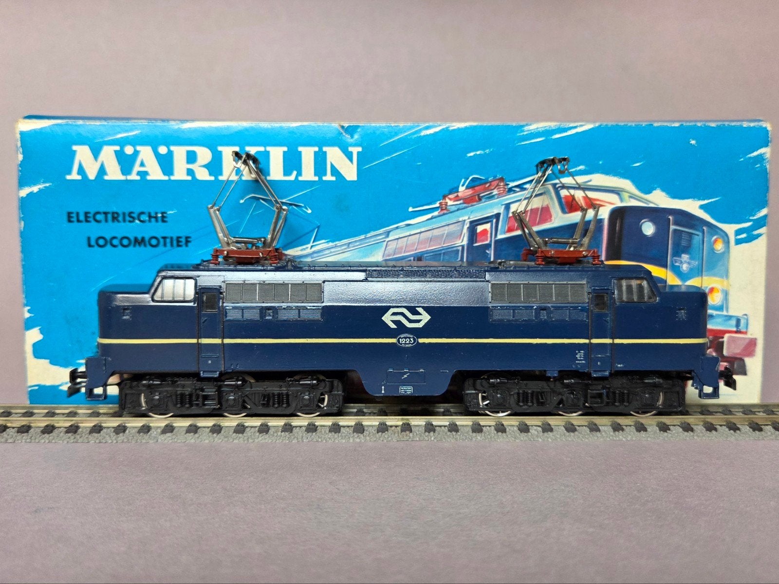 Mooie Märklin 3051.4 NS 1223 met donkerblauwe OVP., Ophalen, Wisselstroom, Gebruikt, Locomotief