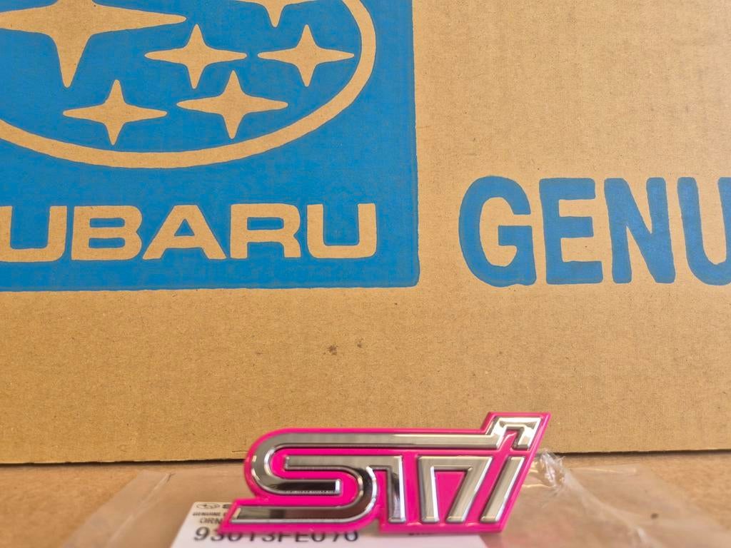 subaru impreza bug blob STI front grill badge oem 93013FE070, Ophalen of Verzenden