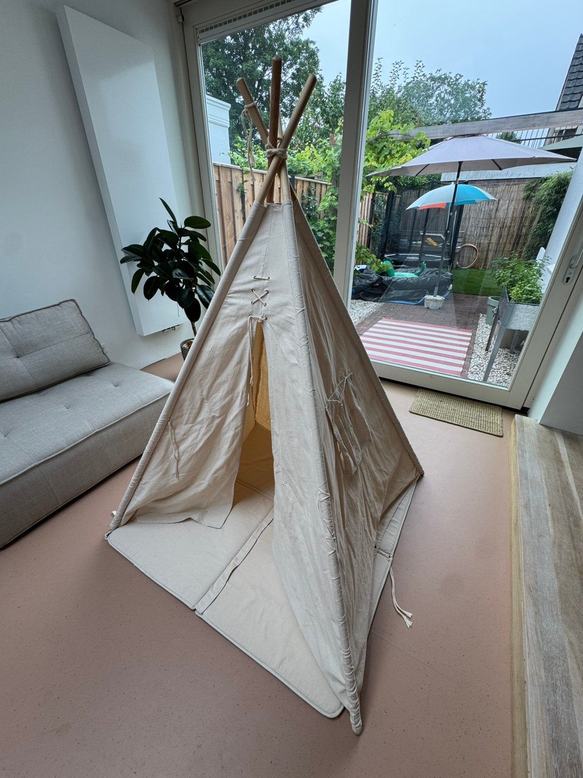 Speeltent tipi, Ophalen, Gebruikt