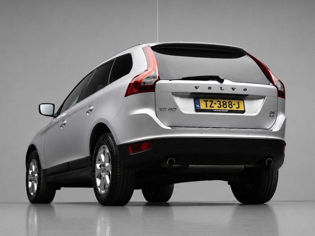 Volvo XC60 2.4 D5 AWD Summum Sport (NAVI,PDC,STOELVERWARMING, Auto's, Volvo, Gebruikt, 197 €/maand, 2000 kg, Leder