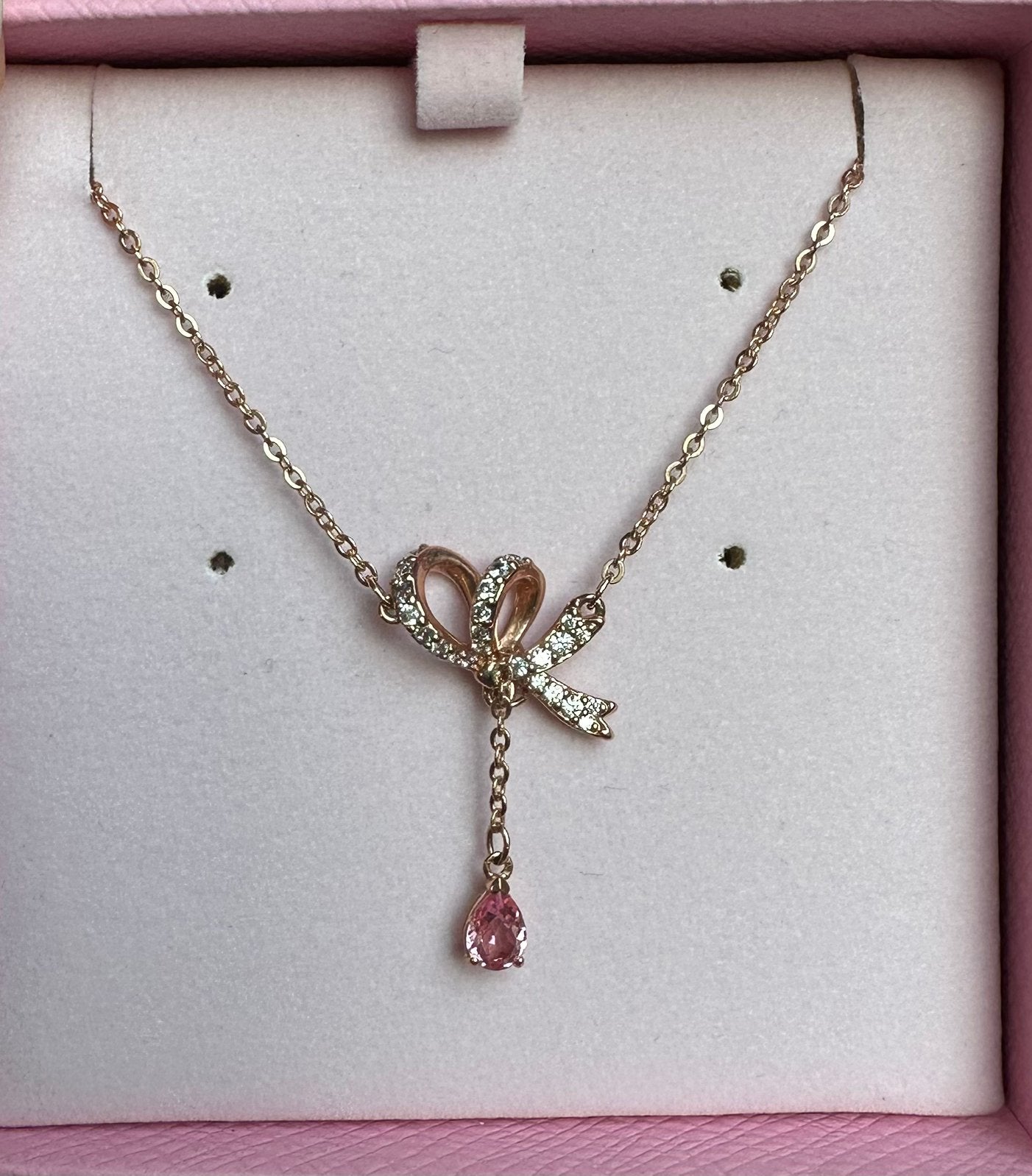 Swarovski ketting strik met bedel, Ophalen of Verzenden, Nieuw, Overige merken