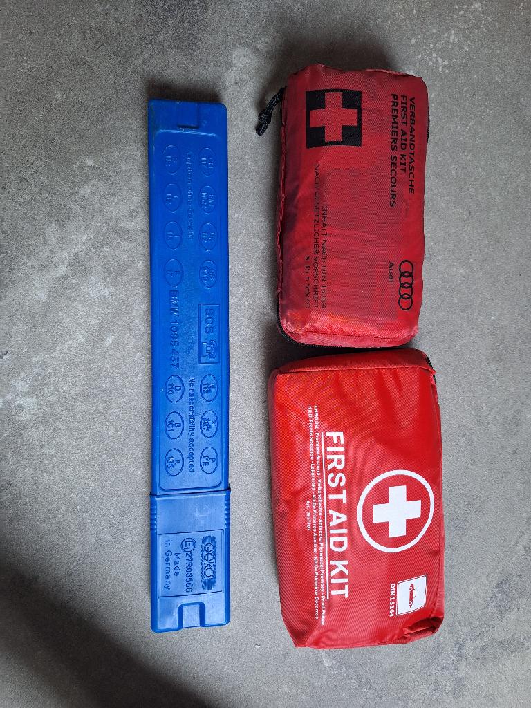 Gevarendriehoek en 2x first aid kit, Ophalen, Nieuw