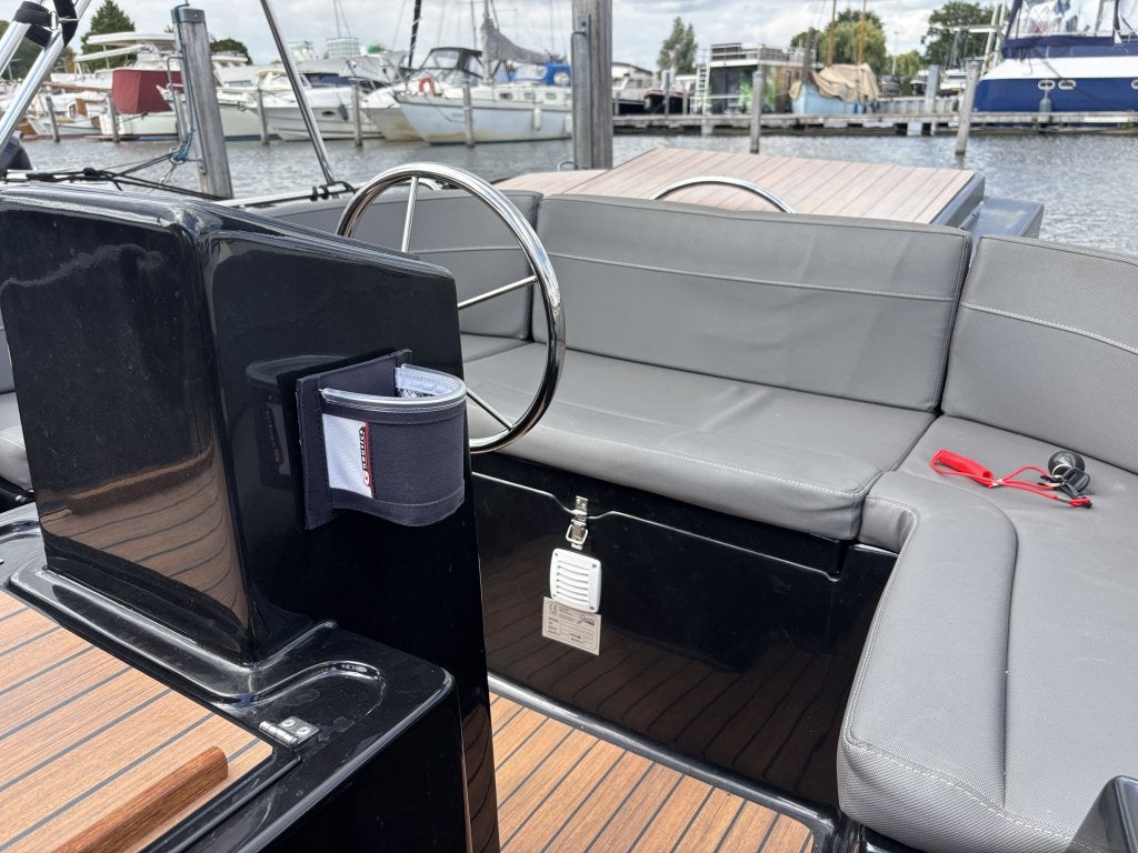 Foto 4 van Tender 7.10m 2022 20PK motor weinig mee gevaren