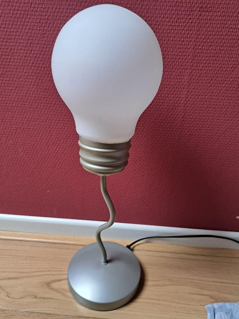 Leuke tafellamp in de vorm van een grote gloeilamp, Ophalen, Modern Speels, Zo goed als nieuw, Glas
