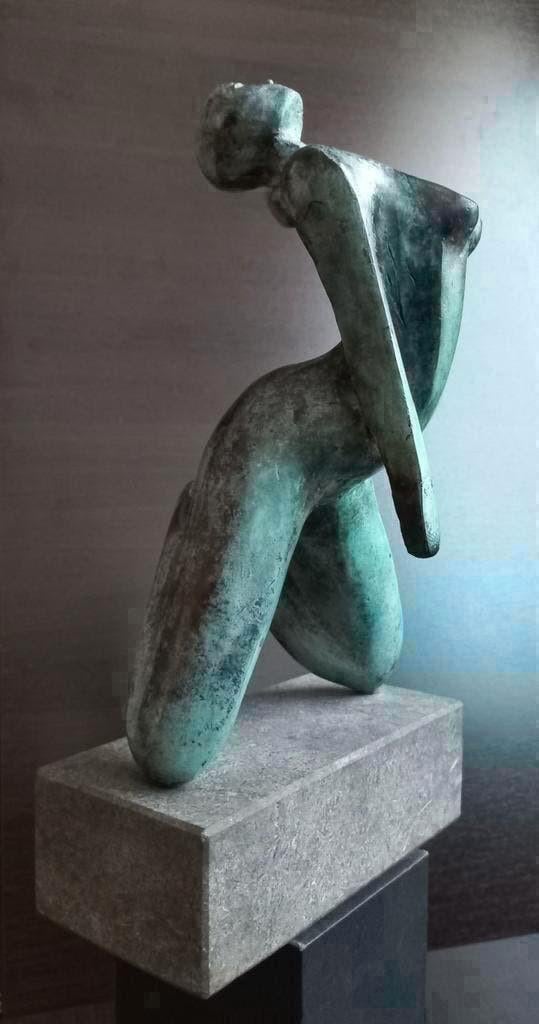 Brons beeld Abstracte sculptuur naakte vrouw op sokkel, Ophalen of Verzenden, Brons