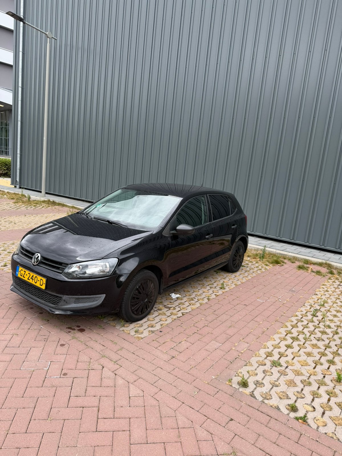 Volkswagen Polo 1.2 51KW 2009 Zwart NWE DISTRiBUTIERIEM AIRC, Auto's, Voorwielaandrijving, 967 kg, 40 €/maand, 1198 cc