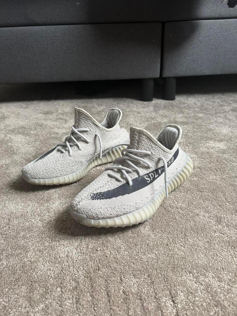 Adidas Yeezy Boost 350 V2 – Maat 42 2/3 – Zo goed als nieuw, Ophalen of Verzenden, Zo goed als nieuw, Overige kleuren