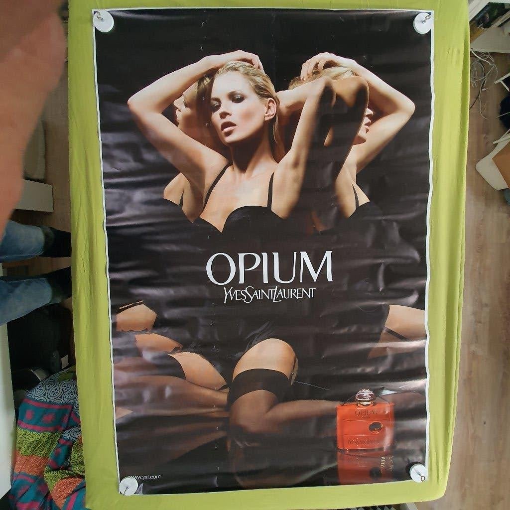 Grote poster Opium Parfum, Ophalen of Verzenden, Zo goed als nieuw, 125 cm of meer, Foto of Poster