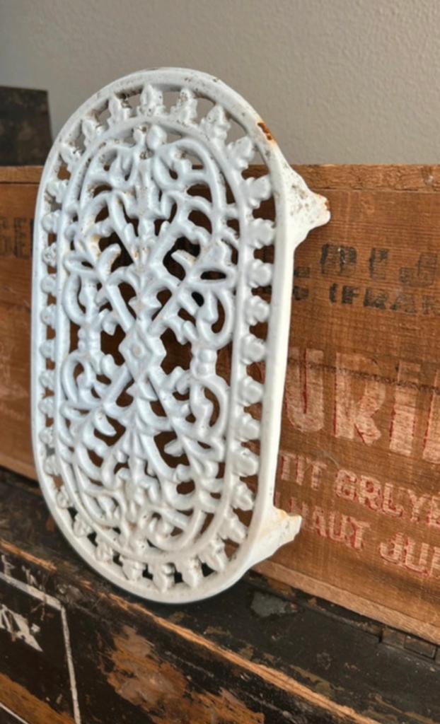 Frans geëmailleerde onderzetter wit, Antiek en Kunst, Curiosa en Brocante, Ophalen of Verzenden