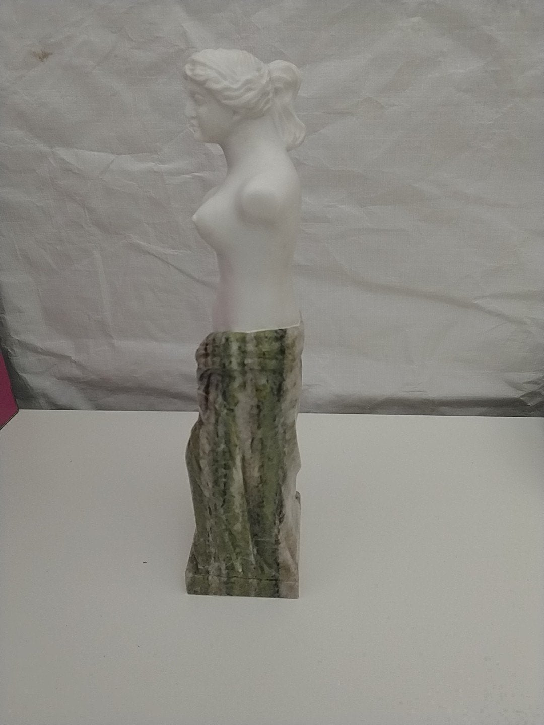 Marmeren Klassie beeld van een vrouw, 30 cm hoog, Ophalen of Verzenden, 20 - 50 cm, Beeld, Wit