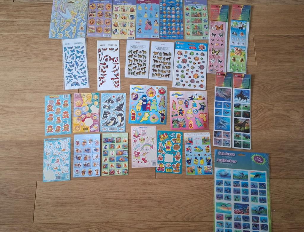 Heel veel stickers, veel nog in verpakking. O.a. disney, Ophalen of Verzenden, Meerdere stickers