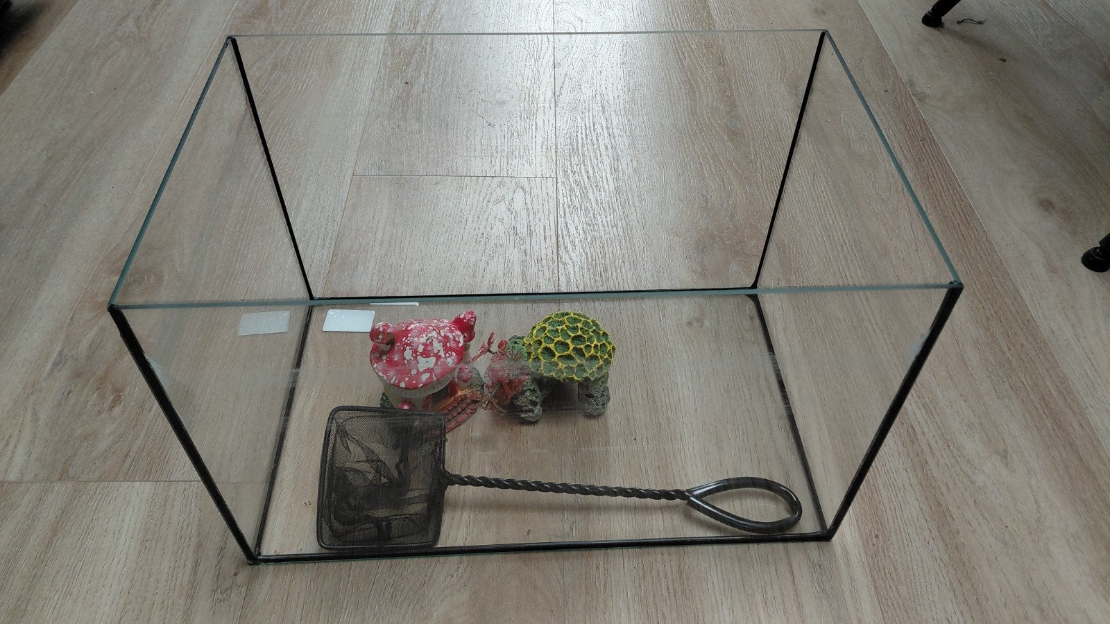 Aquarium volglas 40x25x25 incl. Visnetje en decoratie, Ophalen, Leeg aquarium