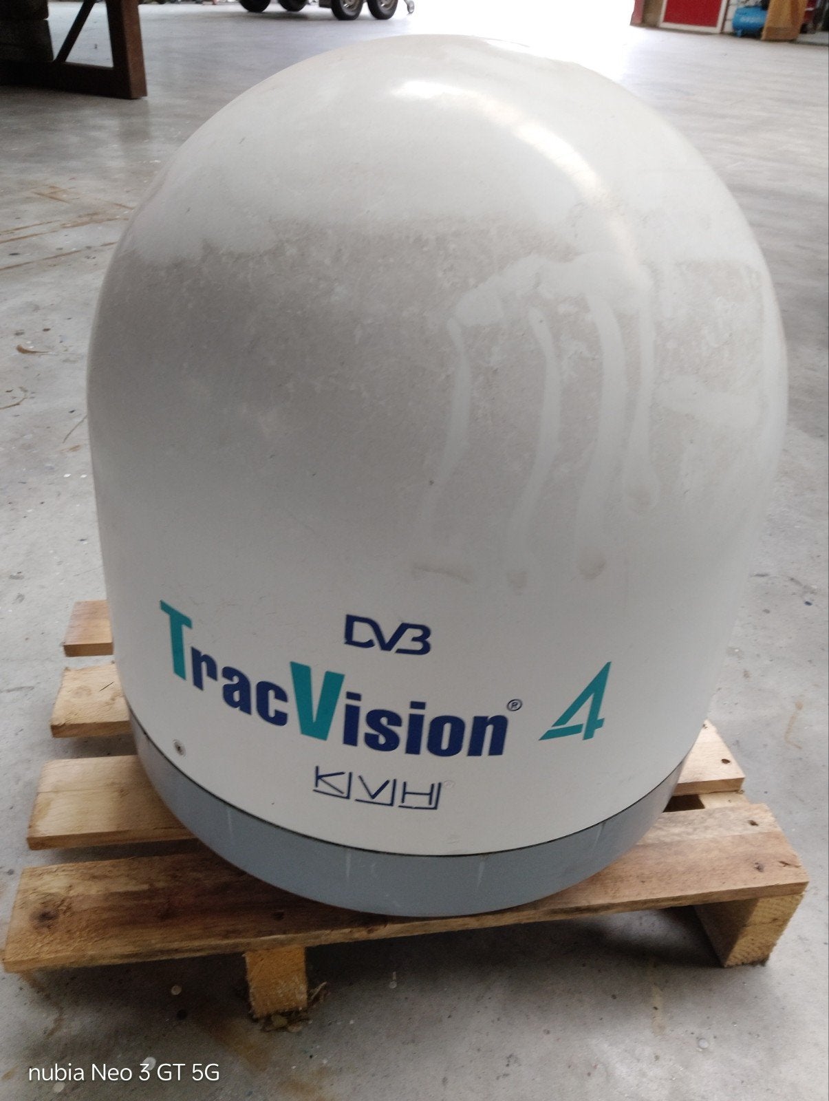 KVH TracVision 4 DVB Satellietantenne, Ophalen of Verzenden, Gebruikt, (Schotel)antenne, Overige merken