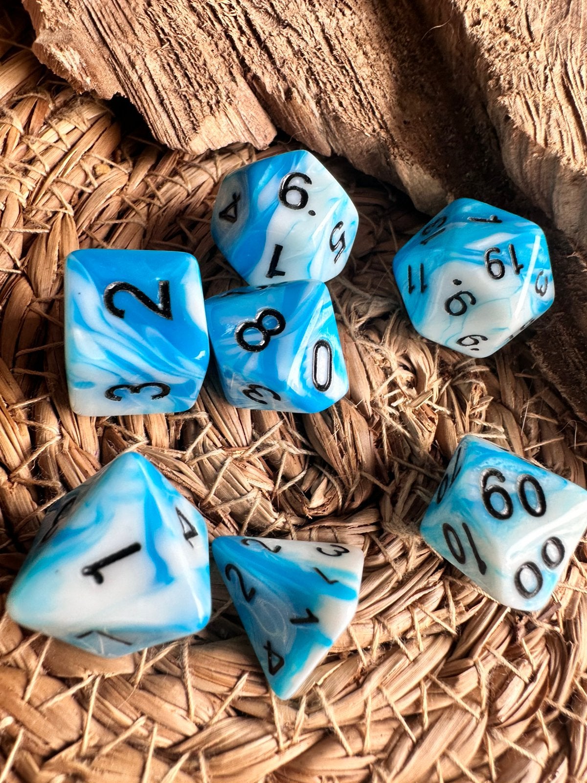DND Dice / blauw - wit / dobbelstenen / dobbelset / nieuw, Ophalen of Verzenden, Nieuw