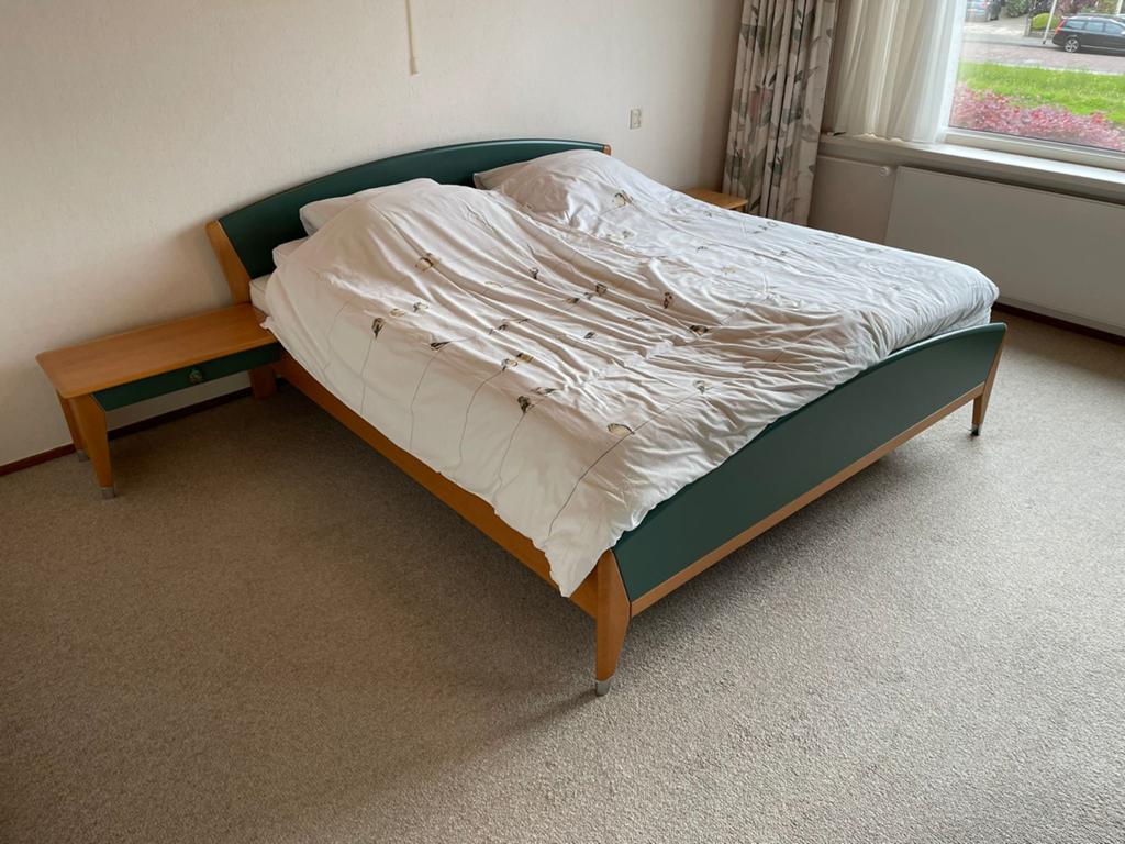 Mooi Hülsta dubbel bed met Auping spiralen, Huis en Inrichting, Ophalen, Bruin, Tweepersoons, Zo goed als nieuw