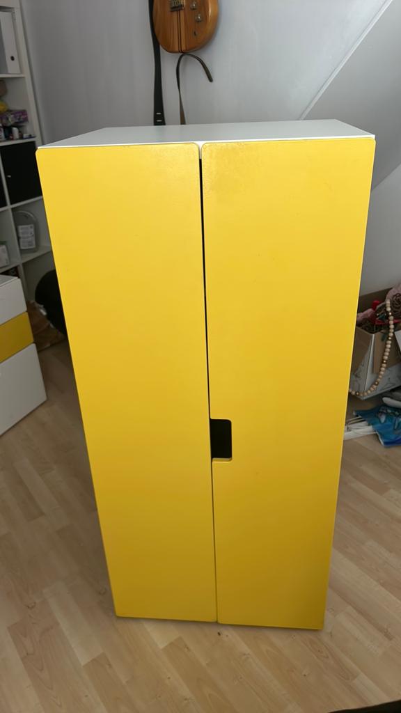 Ikea kast stuva gele deuren kledinghaak, Ophalen
