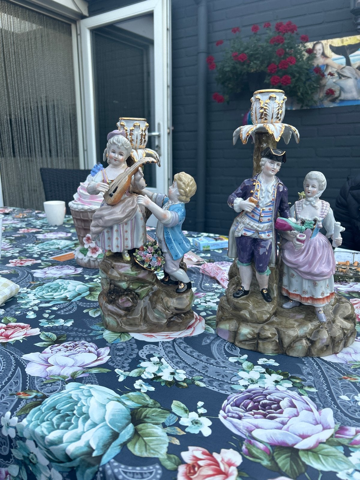 Antieke Porseleinen Kandelaars - Romantisch Tafereel, Ophalen, Keramiek of Aardewerk