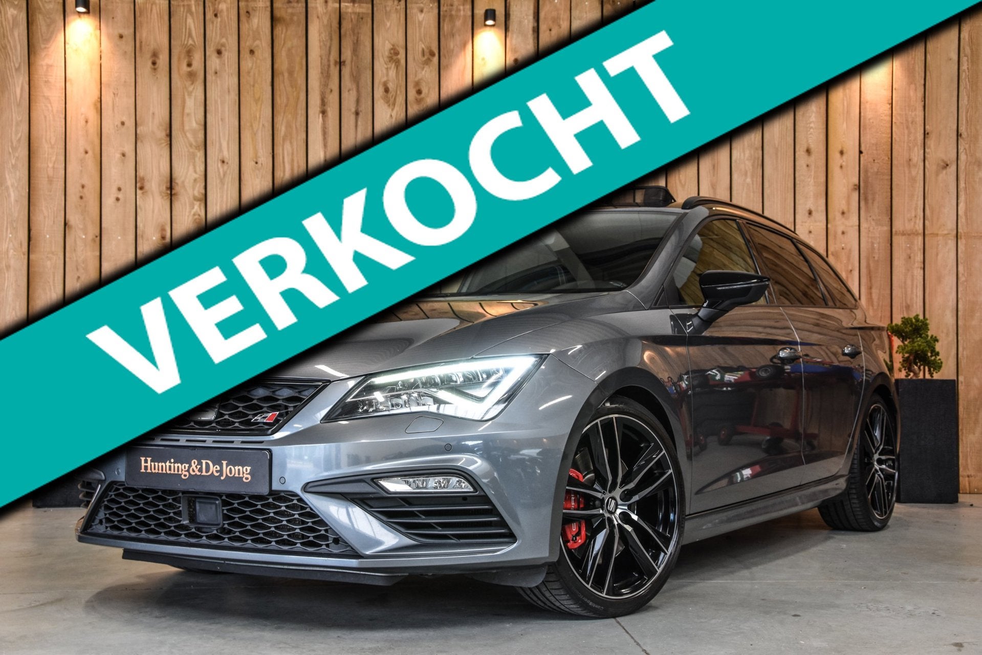 Seat Leon ST 2.0 TSI CUPRA 300 4DRIVE *Pano*Kuipstoelen*Came, Auto's, Automaat, Dealer onderhouden, Parkeersensor, Gebruikt