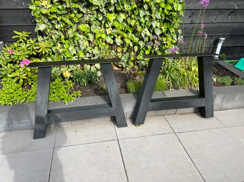 Twee gebruikte antracieten robuuste poten voor tuintafel, Ophalen, Gebruikt, Rechthoekig, 50 tot 100 cm