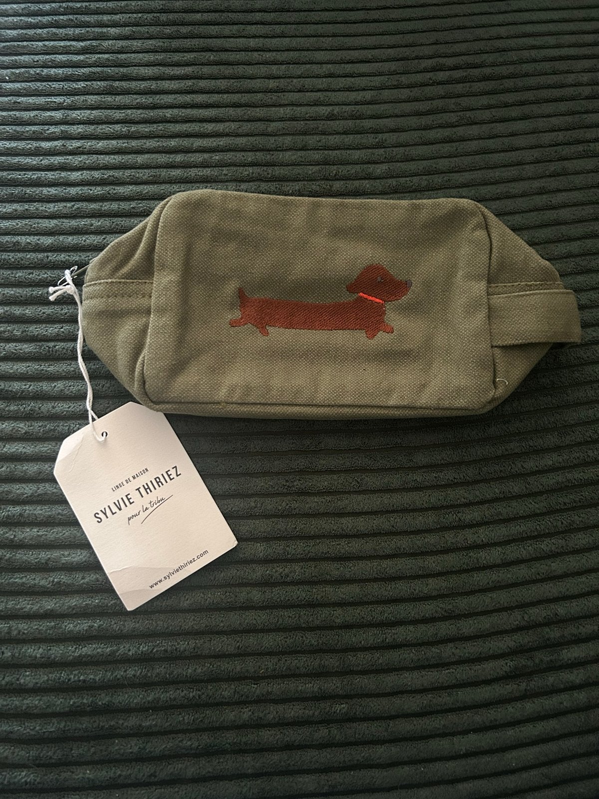 Sylvie Thiriez etui teckel - Nieuw met label, Sieraden, Tassen en Uiterlijk, Toilettassen, Ophalen, Nieuw, Groen, Heer of Dame
