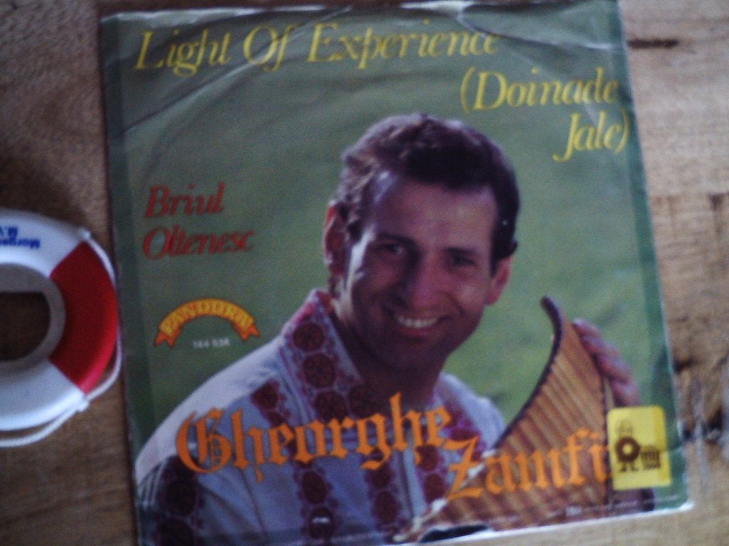 Gheorghe Zamfir - Light Of Experience (Doina de Jale)  17s, Beschermende buitenhoes, Wereldmuziek, 7 inch, Ophalen of Verzenden
