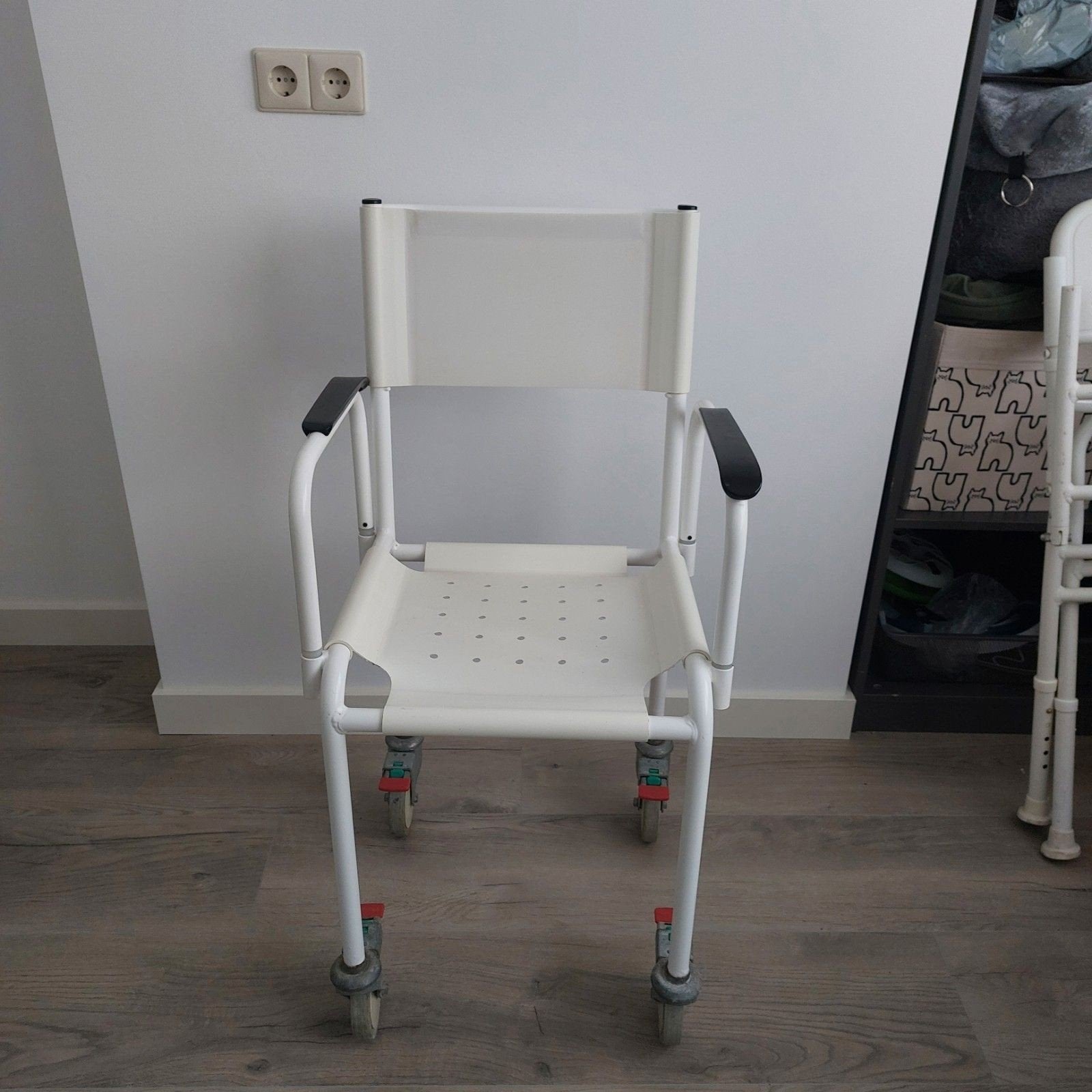 Douchestoelen, verrijdbaar, Ophalen, Gebruikt