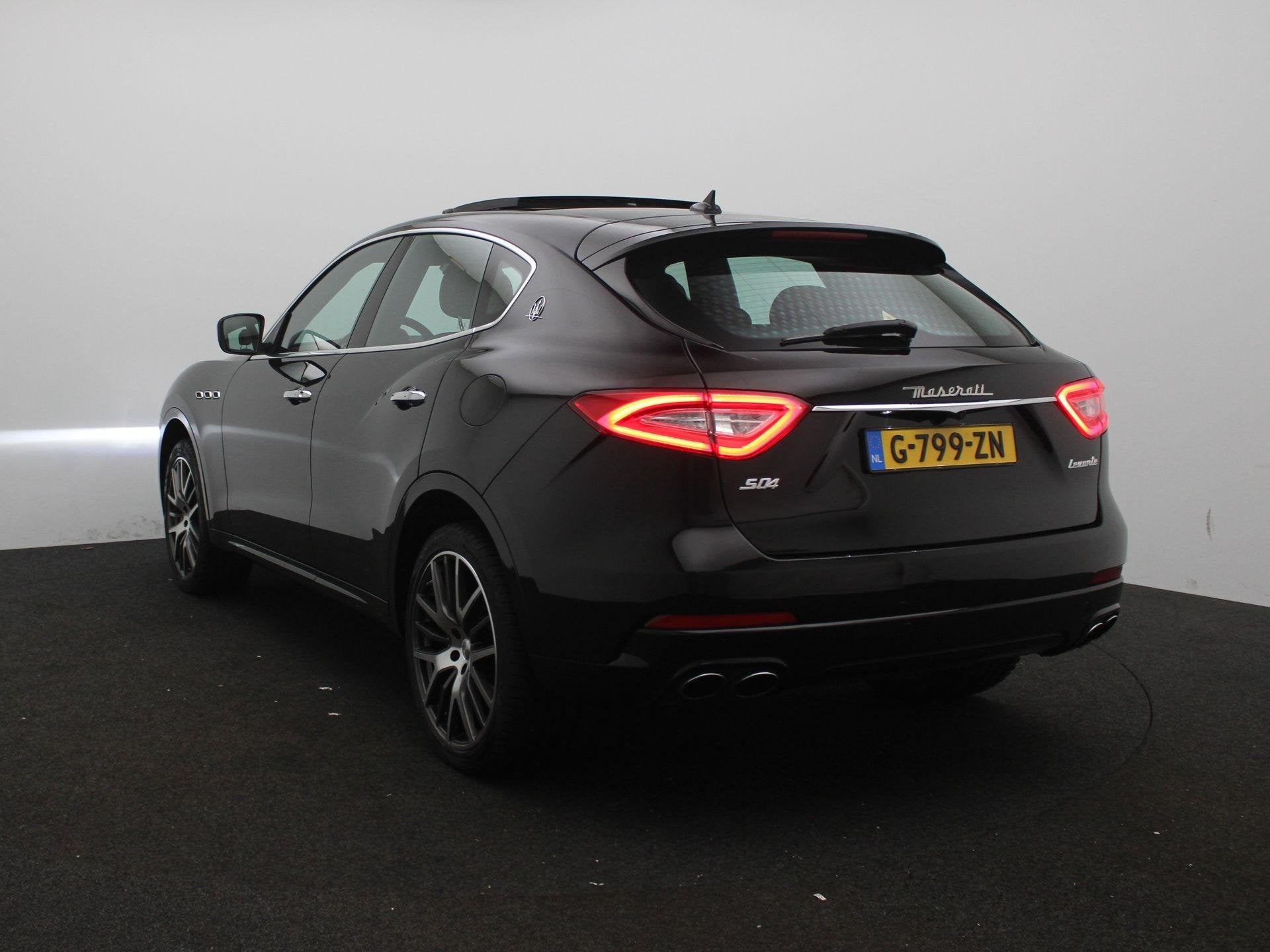 Maserati Levante 3.0 V6 S AWD GranLusso | Panorama dak | Pre, 430 pk, Gebruikt, Euro 6, Parkeersensor