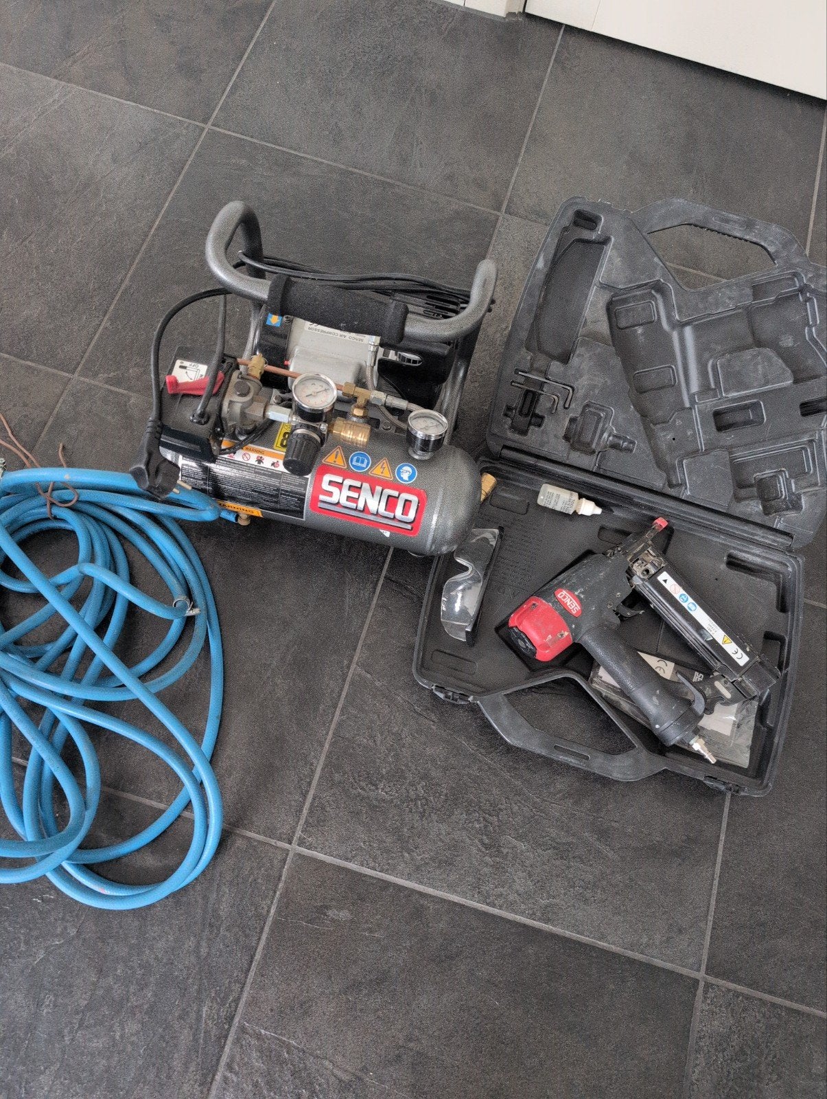 Senco Compressor en Tackermachine Set - Gebruikt, Doe-het-zelf en Verbouw, Compressors, Ophalen, Gebruikt, 10 bar of meer, Minder dan 200 liter/min