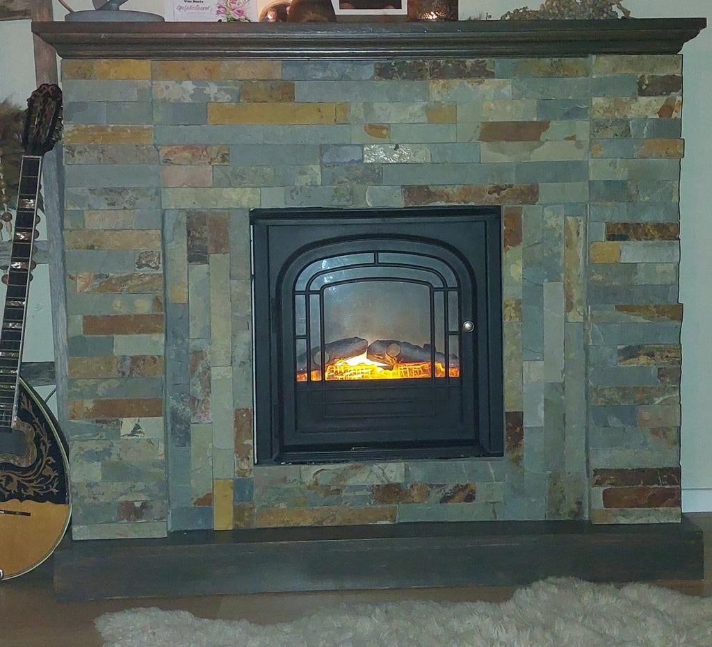 ZEER MOOIE ZWARE KASTEELSCHOUW MET ELECTRISCHE HAARD., Huis en Inrichting, Haarden, Zo goed als nieuw, Elektrische haard, Ophalen