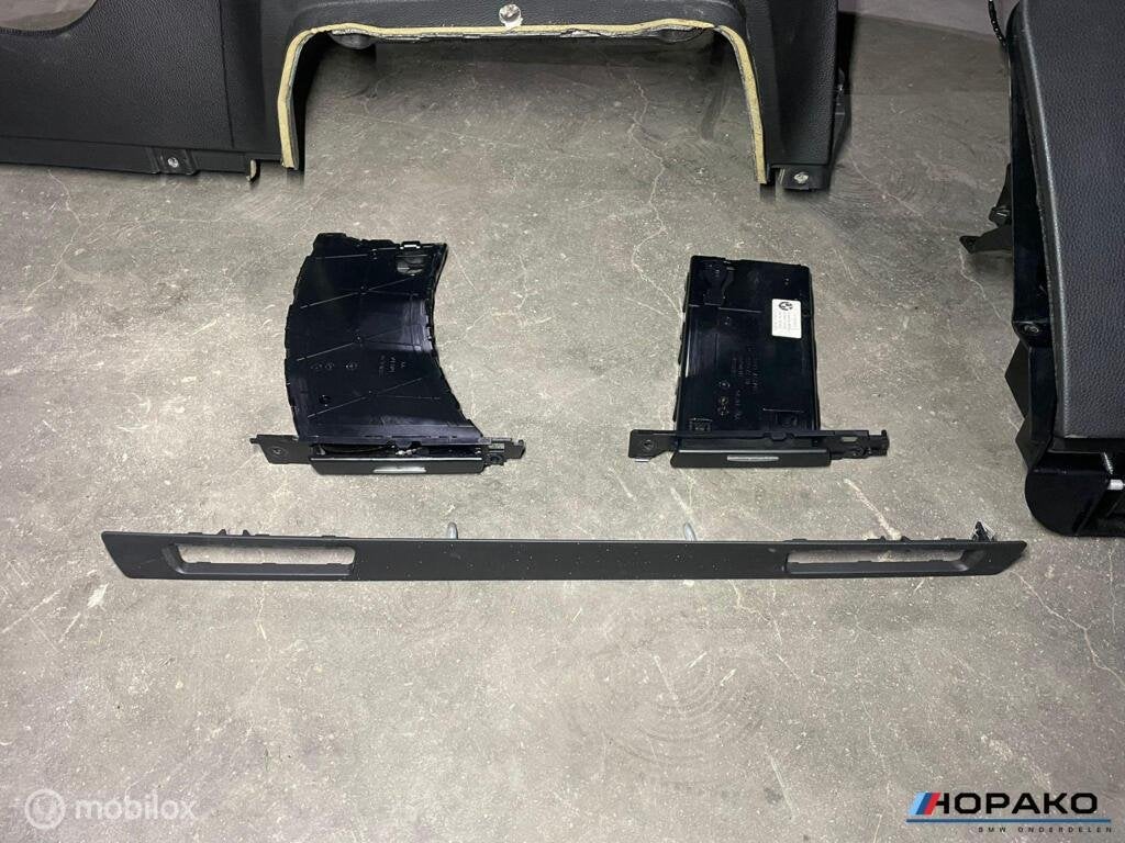 Dashboard + bekerhouders BMW 3 serie E90 E91 E92 E93 | zwart, Gebruikt, Einsteinlaan 5 rijswijk, Bmw, Ophalen of Verzenden