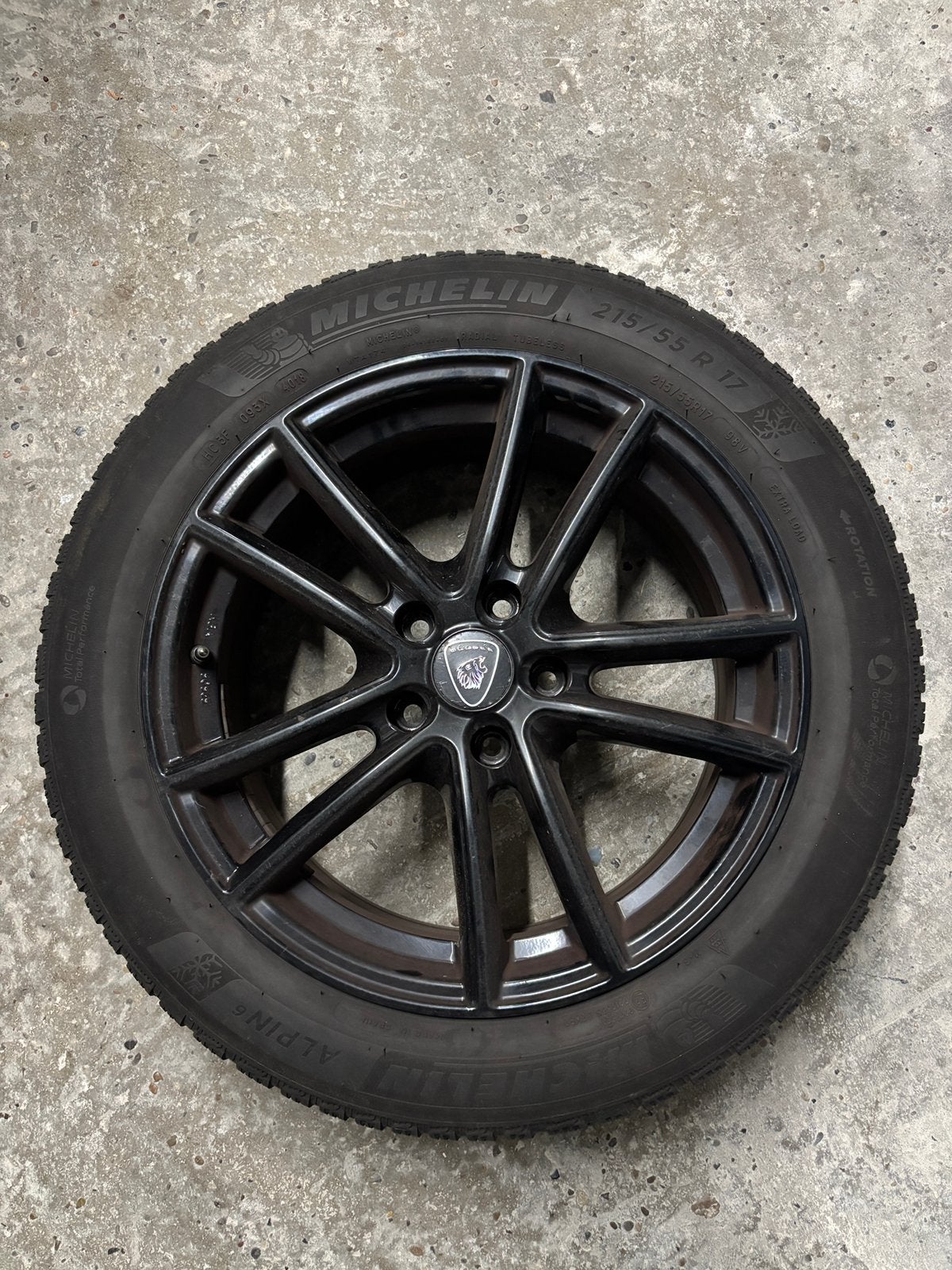Winterbanden skoda superb op aluminium velgen, Ophalen, 215 mm, Banden en Velgen, 17 inch