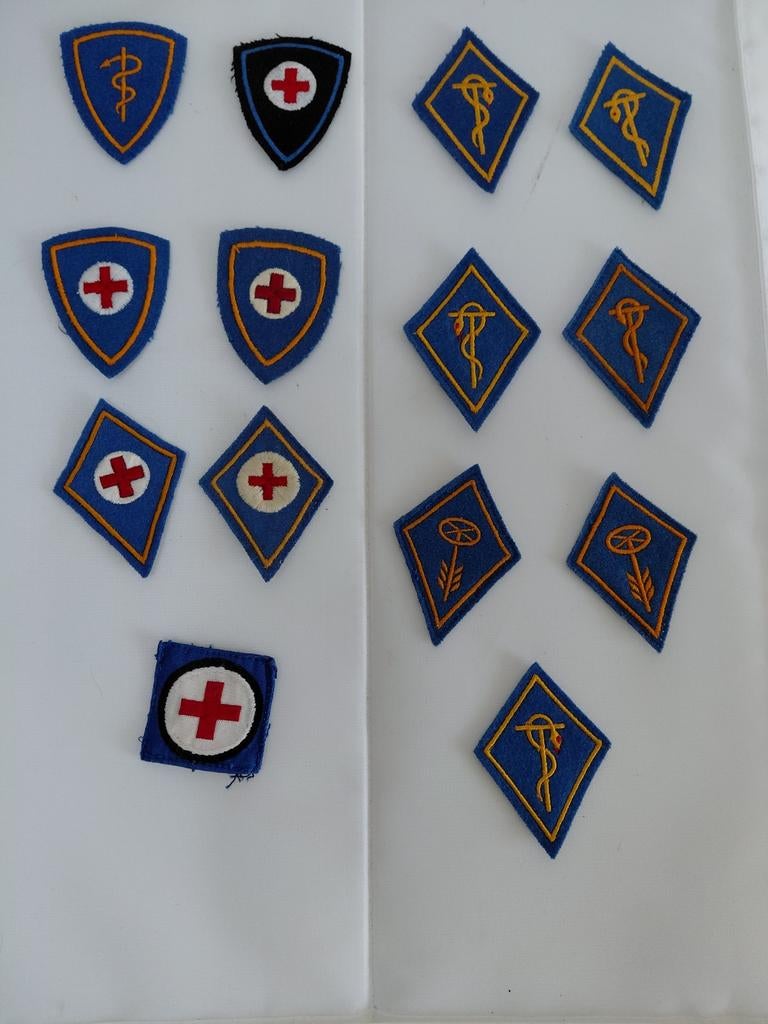 14 Kragenspiegel / halsemblemen Zwitsers leger, Verzamelen, Ophalen of Verzenden