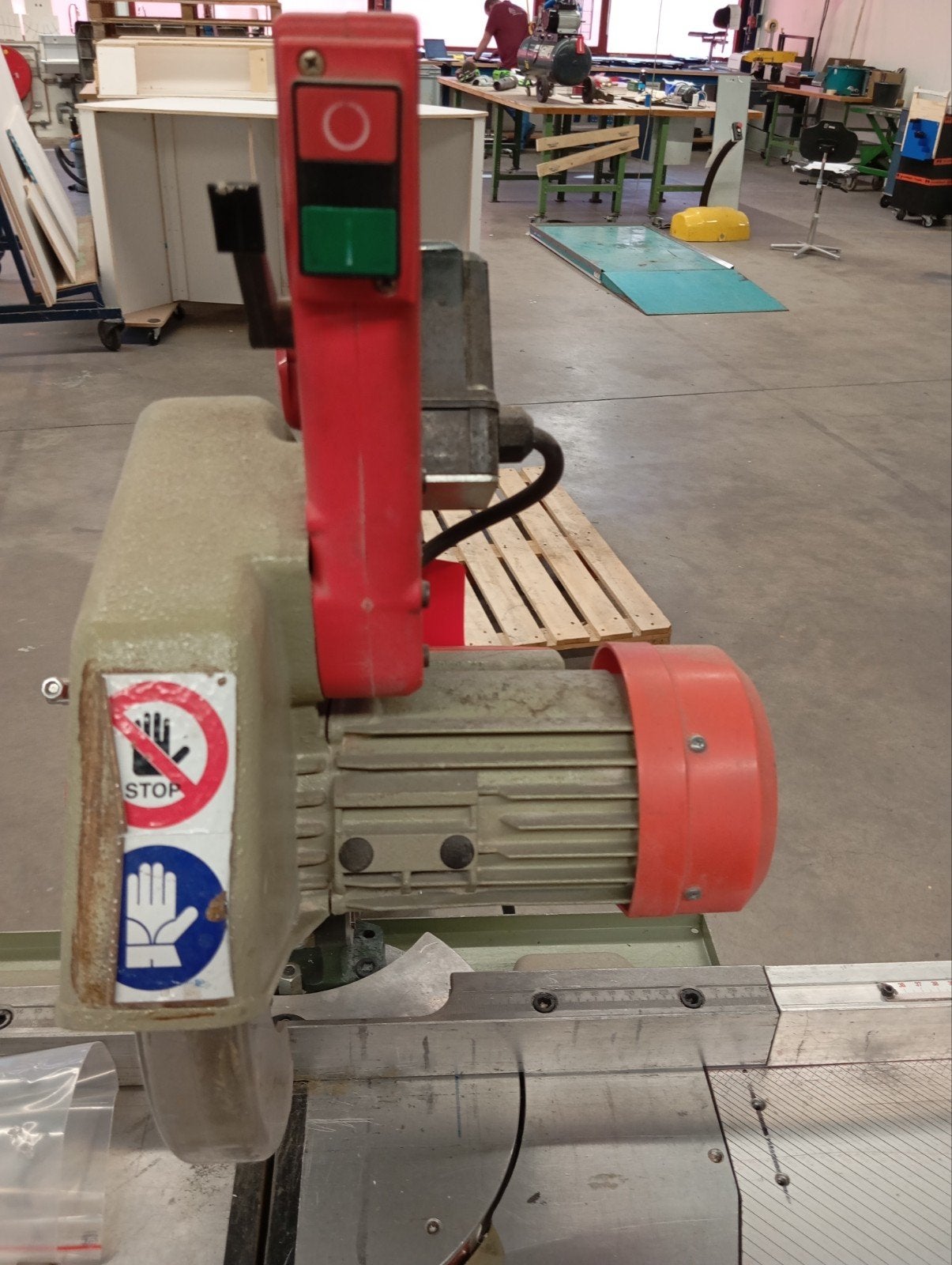Afkortzaag met interne afzuiging, Ophalen, Gebruikt, OMGA, 70 mm of meer