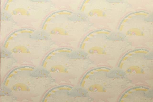 12484 Vintage kinderbehang met regenbogen en wolkjes swiet, Verzenden, 25 tot 50 m², Roze