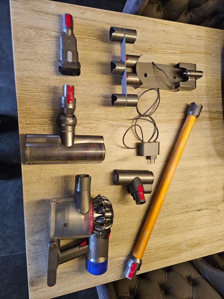 Dyson v8 absolute, Witgoed en Apparatuur, Stofzuigers, Ophalen, Gebruikt, Dyson, Reservoir