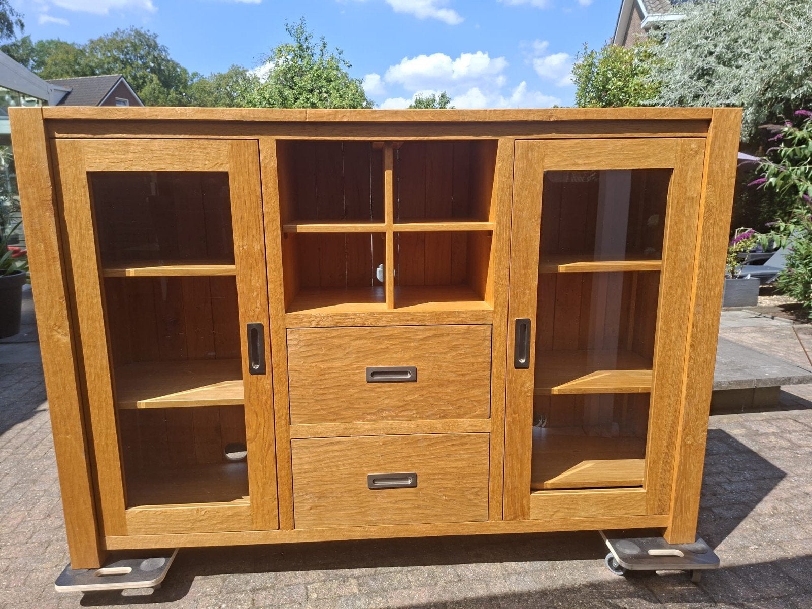 Massief eiken dressoir met facet geslepen glas en RVS handgr, Gebruikt, Met deur(en), 150 tot 200 cm, Ophalen of Verzenden