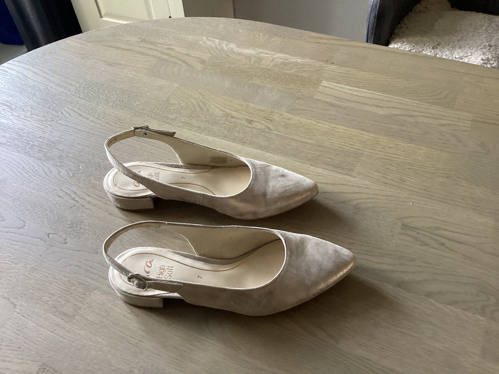 Schoenen, Ophalen of Verzenden, Zo goed als nieuw, Overige kleuren, Pumps