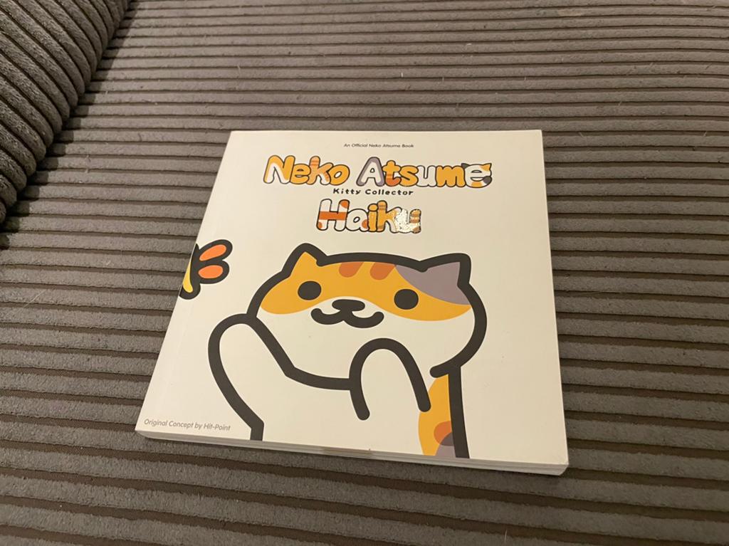 Neko Atsume haiku Engels boek over poezen Kitty collector, Boeken, Ophalen of Verzenden, Zo goed als nieuw