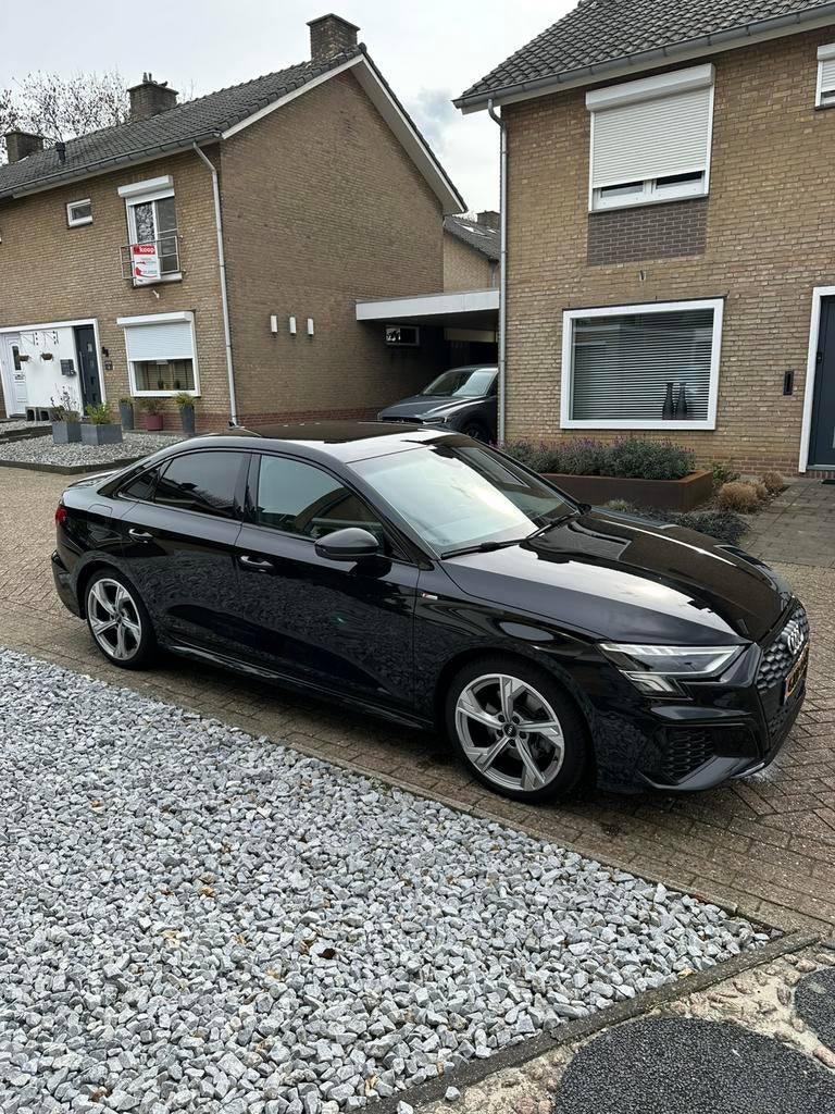 Audi A3 35 Tfsi 150pk S-line Limousine, Voorwielaandrijving, 1498 cc, 4 cilinders, 150 pk