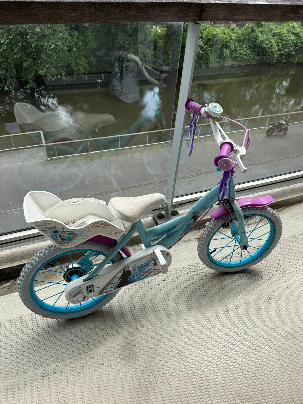 Huffy Frozen 14 inch kinderfiets met zijwieltjes, Ophalen, Terugtraprem, Zijwieltjes, Gebruikt