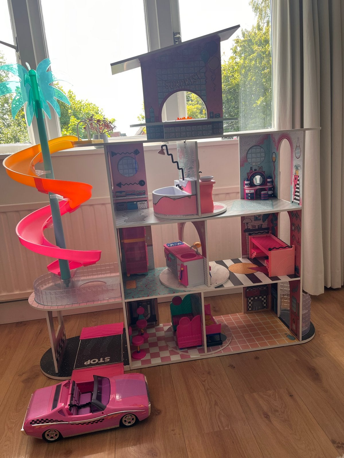 LOL Surprise OMG Poppenhuis met Auto en Accessoires, Ophalen, Zo goed als nieuw, Poppenhuis