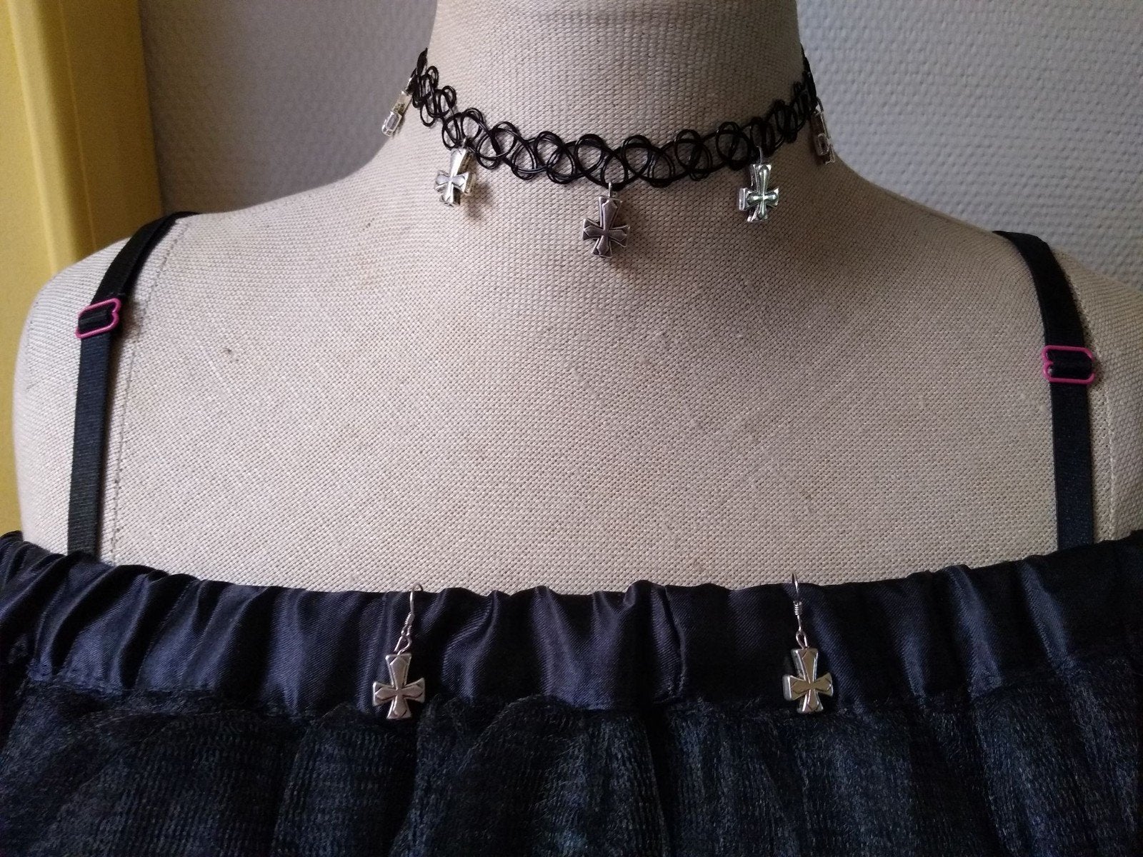 Halloween set Tattoo Choker & Oorbellen Omgekeerde Kruisjes, Met hanger, Kunststof, Zwart, Nieuw