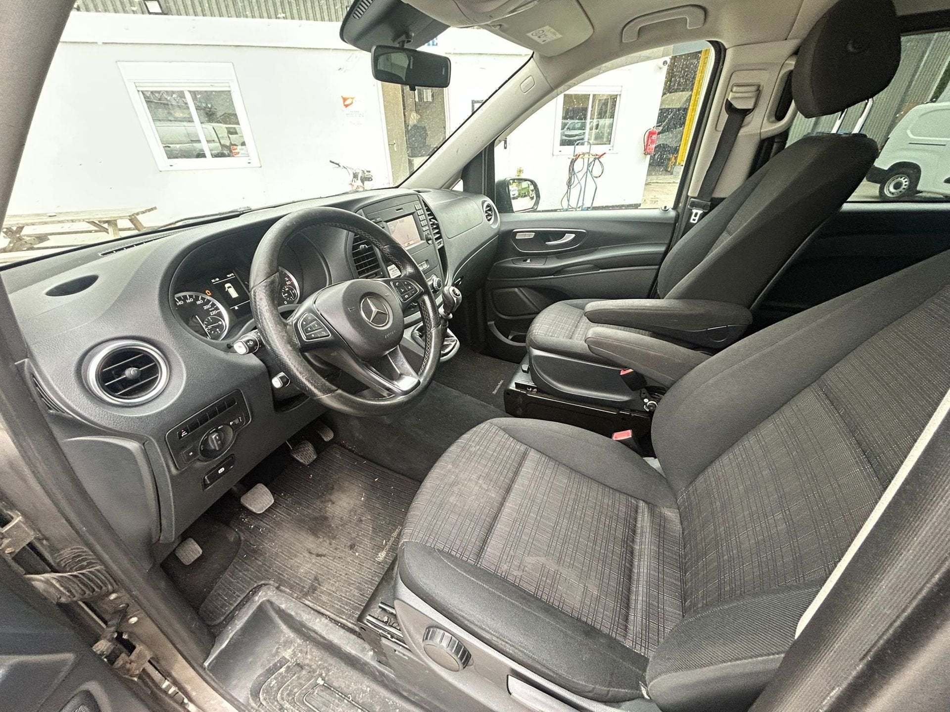 Mercedes-Benz Vito Tourer 111 BlueTEc airco 8 persoons, Voorwielaandrijving, Stof, Bruin, 2120 kg